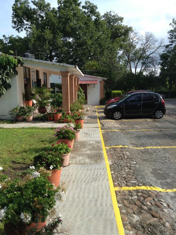 Hotel Tecozautla Exterior photo